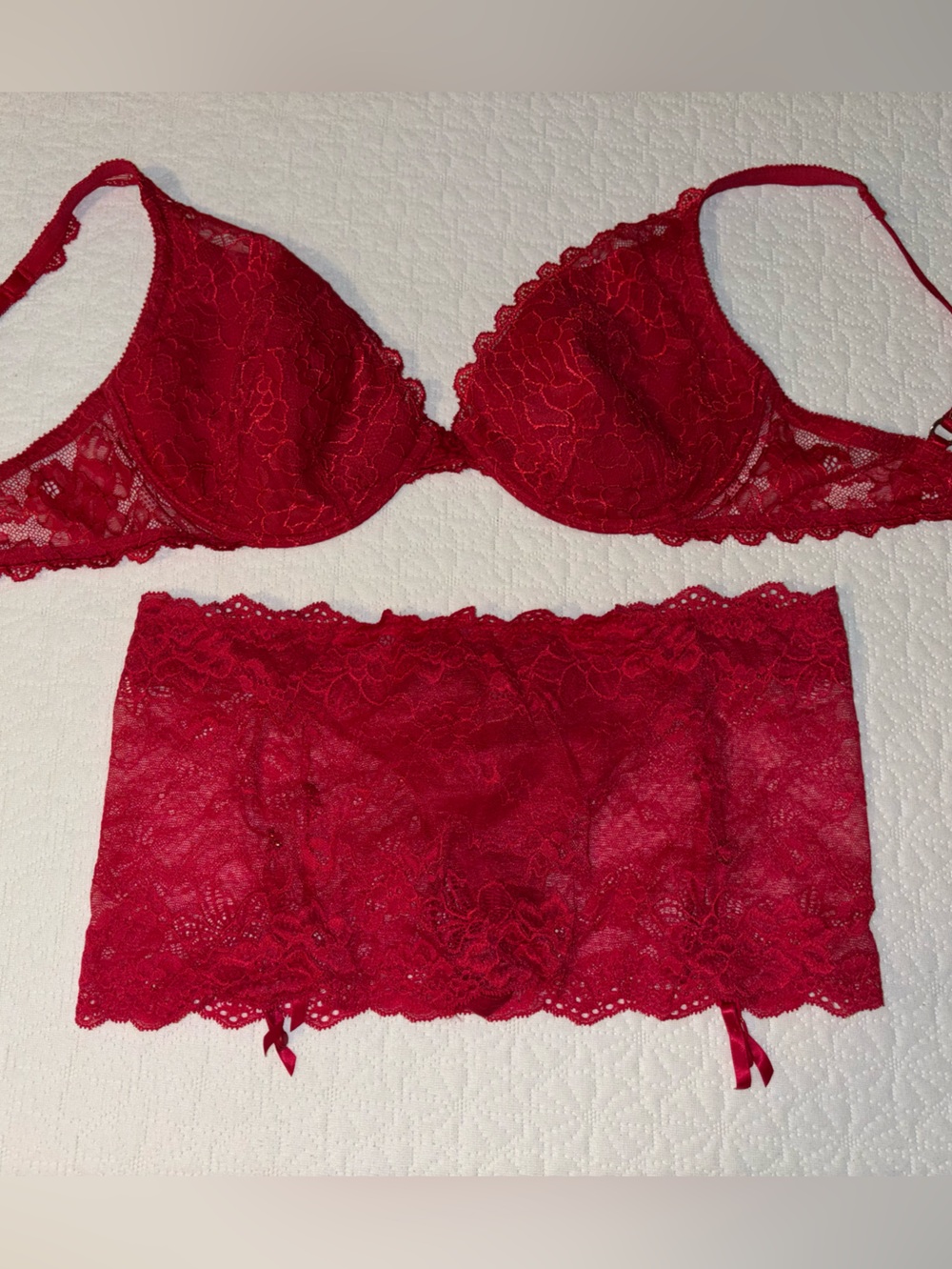 💕VICTORIAS SECRET💕UNDERWIRE BRA/GARTER SKIRT THONG SET💕